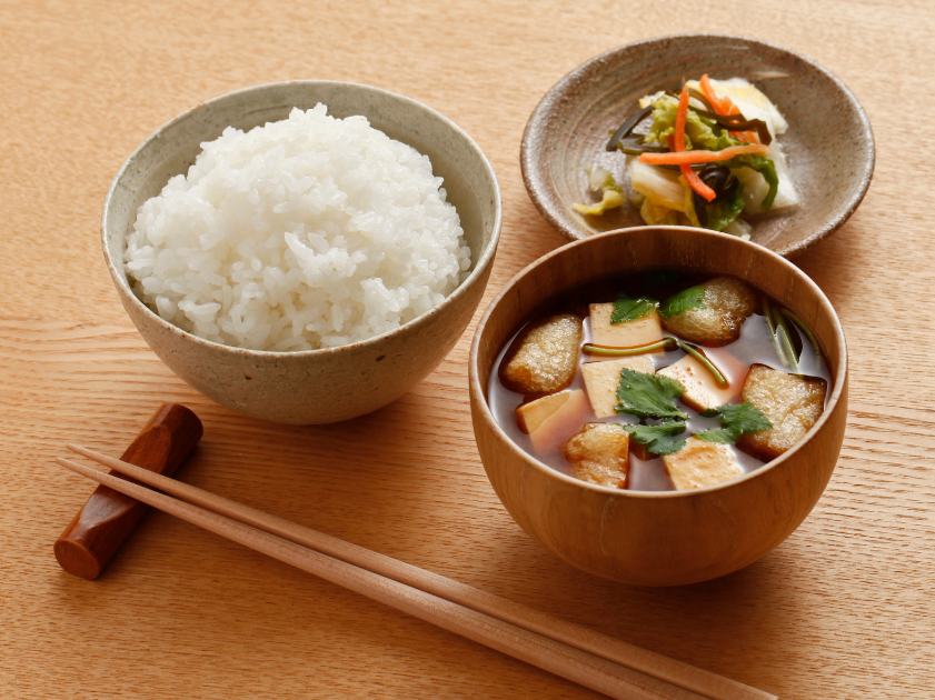 ご飯と味噌汁を中心に